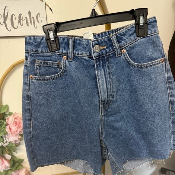 H&M Classic Blue Jean Shorts with Frayed Hem size 2 - Picture 1 of 4